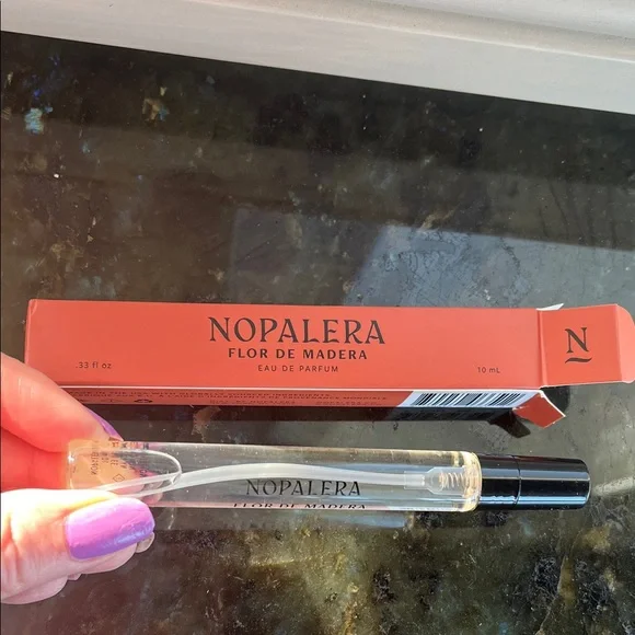 Flor de Madera eau de parfum travel spray - Picture 1 of 4